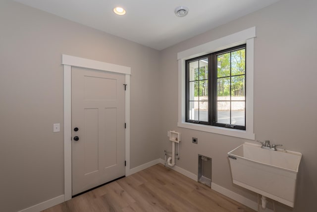 29655 E Horseshoe Lake Rd, Mission Twp, MN 56465 - washroom featuring electric dryer hookup, light wood-style floors, baseboards, gas dryer hookup, and recessed lighting