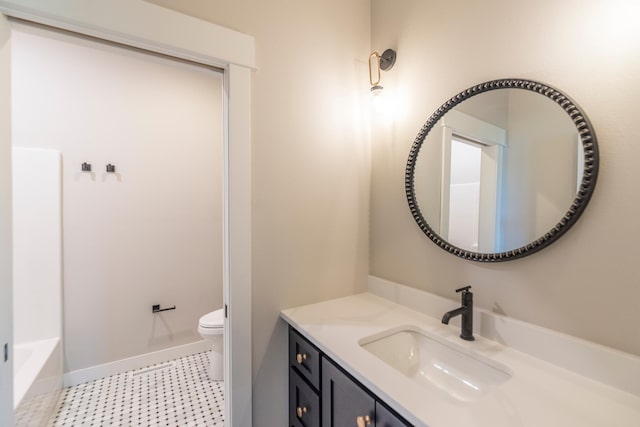 29655 E Horseshoe Lake Rd, Mission Twp, MN 56465 - bathroom featuring vanity, toilet, a tub to relax in, and baseboards