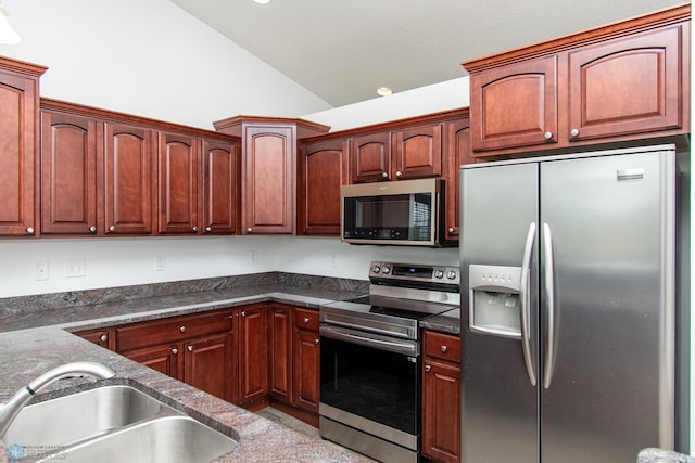 828 Cinnamon Ridge Pl, West Fargo, ND 58078 - kitchen featuring stainless steel appliances, lofted ceiling, a sink, and dark countertops