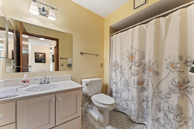 1425 28th St Unit 510, Minneapolis, MN 55408 - full bath with vanity, toilet, tile patterned floors, and a shower with curtain