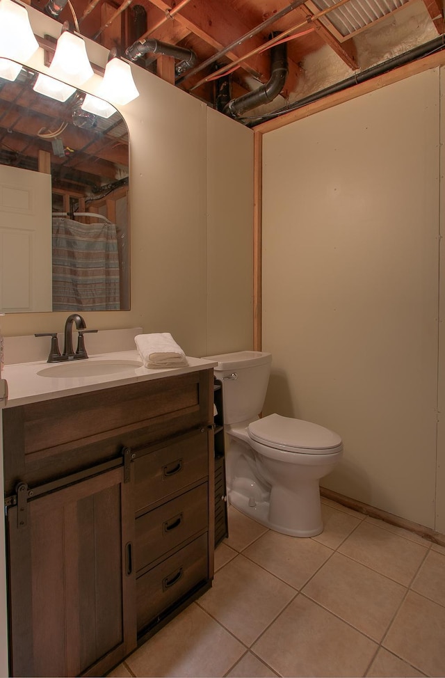 2509 Jade St, Mora, MN 55051 - full bath featuring tile patterned floors, vanity, and a shower with curtain