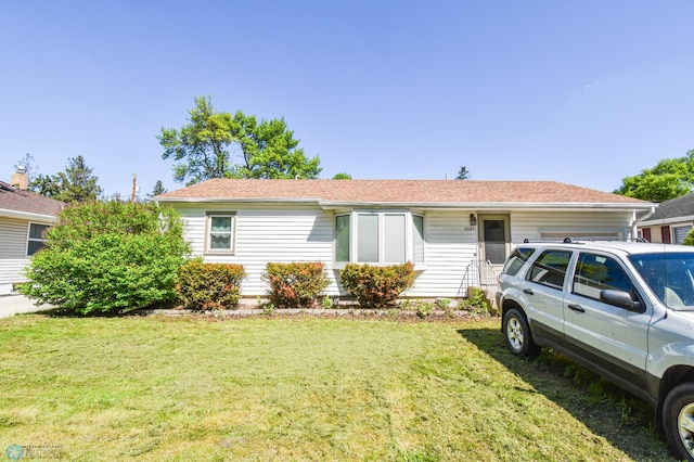 2009 7th St N, Fargo, ND 58102 - ranch-style house with a front lawn