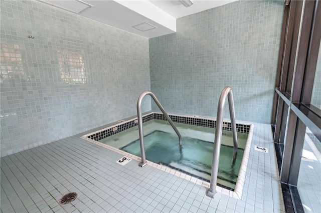 401 1st St Unit 601, Minneapolis, MN 55401 - view of pool with an in-ground hot tub