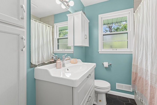7109 Douglas Dr N, Brooklyn Park, MN 55429 - full bath featuring tile patterned flooring, vanity, toilet, baseboards, and curtained shower