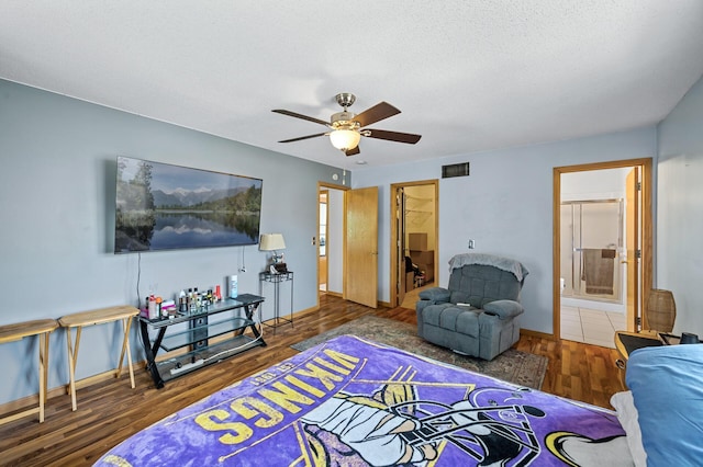 2651 Colfax Ave N, Minneapolis, MN 55411 - living area featuring wood finished floors and a ceiling fan