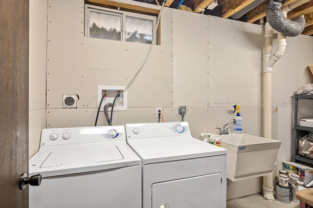 2651 Colfax Ave N, Minneapolis, MN 55411 - washroom with washer and clothes dryer