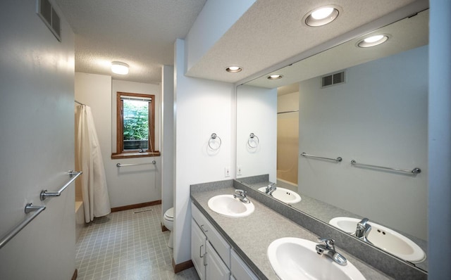 705 Grundhoefer Ct, Northfield, MN 55057 - full bath featuring double vanity, shower / bathtub combination with curtain, recessed lighting, and a textured ceiling