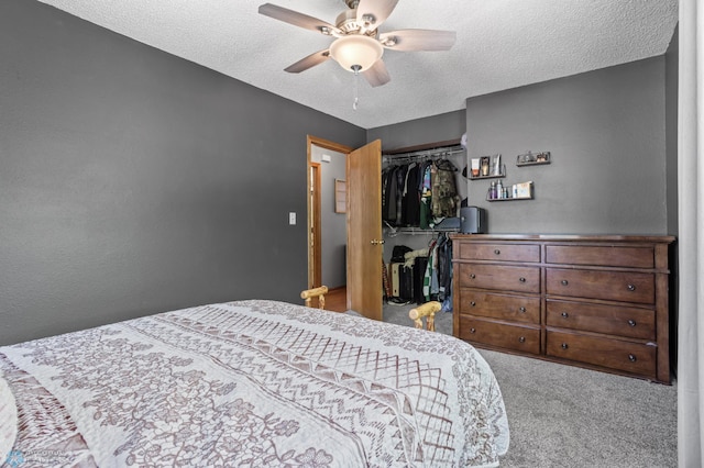 3003 15th Ave S, Moorhead, MN 56560 - carpeted bedroom featuring a closet, a textured ceiling, and a ceiling fan