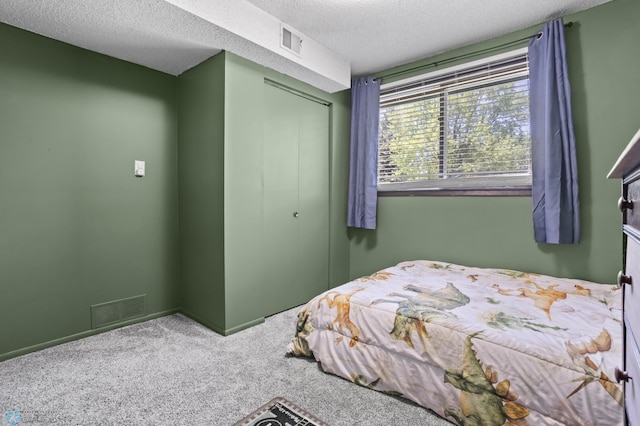 3003 15th Ave S, Moorhead, MN 56560 - bedroom featuring a textured ceiling, a closet, and carpet