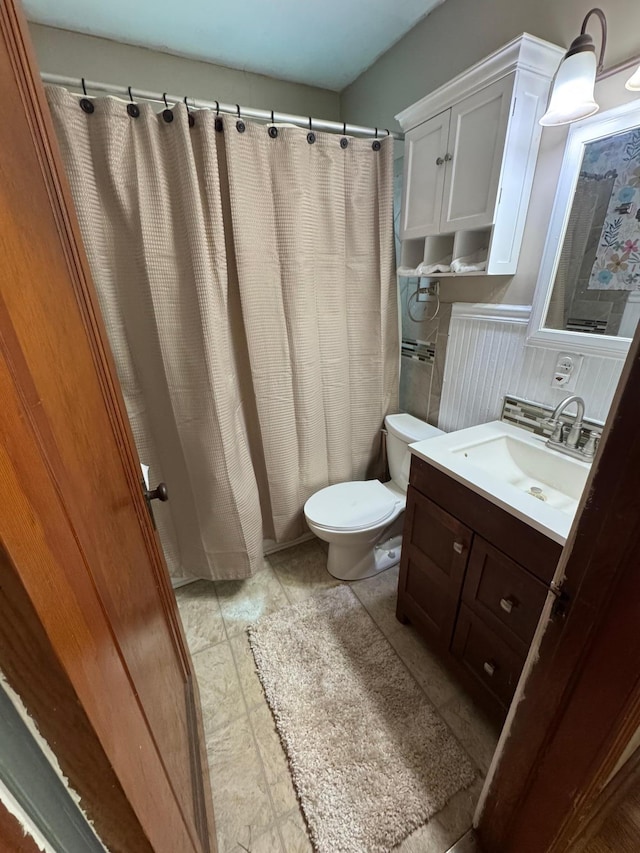 41 17th Ave N, Hopkins, MN 55343 - full bath with vanity, toilet, and a shower with curtain