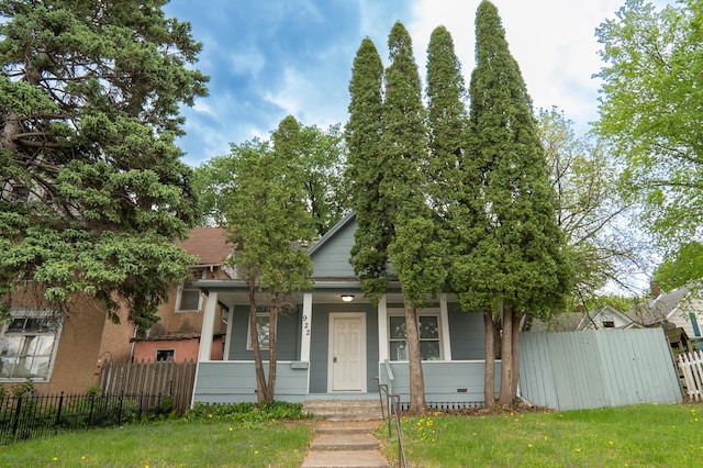922 Minnehaha Ave E, Saint Paul, MN 55106 - view of front facade featuring a porch
