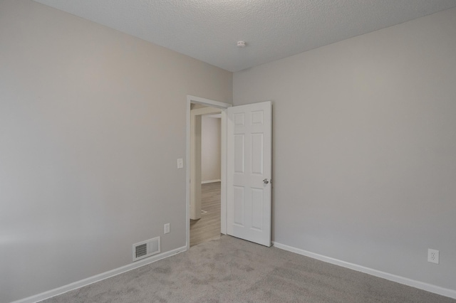 922 Minnehaha Ave E, Saint Paul, MN 55106 - spare room featuring baseboards and light colored carpet