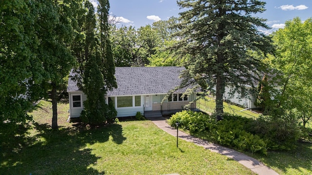 2512 27th Ave NE, Saint Anthony, MN 55418 - view of front of property featuring a front lawn and a shingled roof