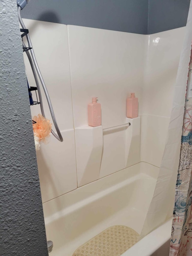 640 6th St, Albany, MN 56307 - full bath featuring shower / tub combo