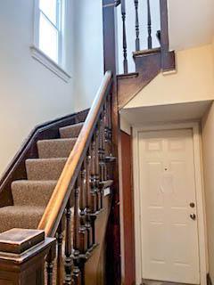310 Burgess St, Saint Paul, MN 55117 - view of stairway
