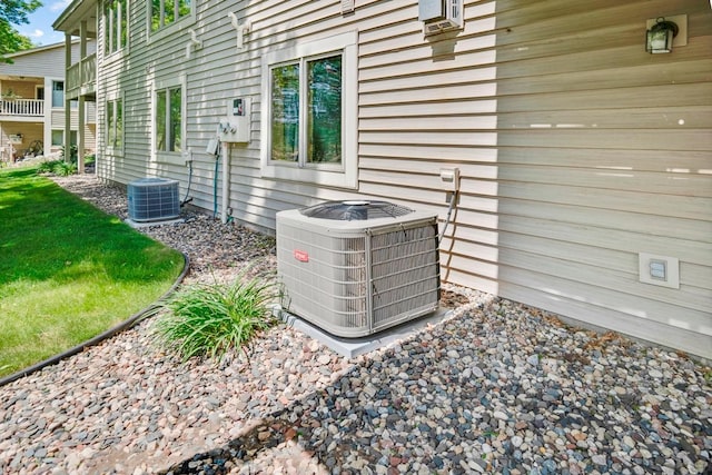 1439 Summit Shores Dr, Burnsville, MN 55306 - exterior view of central AC and electric meter