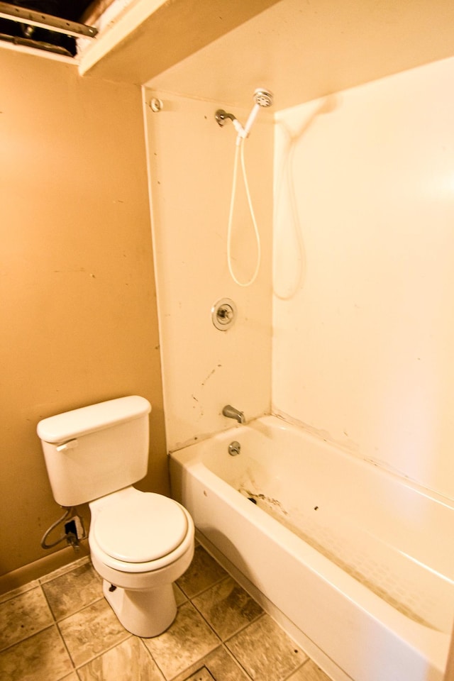 715 8th St E, Thief River Falls, MN 56701 - bathroom featuring toilet and tub / shower combination