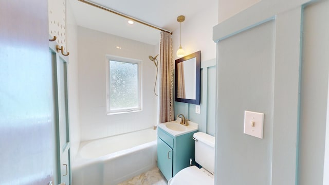 706 19th St, Albert Lea, MN 56007 - bathroom with toilet, vanity, and shower / tub combo with curtain