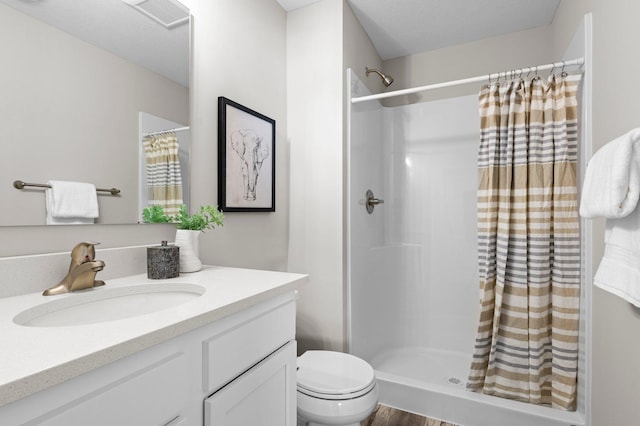 2135 Violet Ln, Faribault, MN 55021 - full bathroom with vanity, toilet, a shower with shower curtain, and wood finished floors