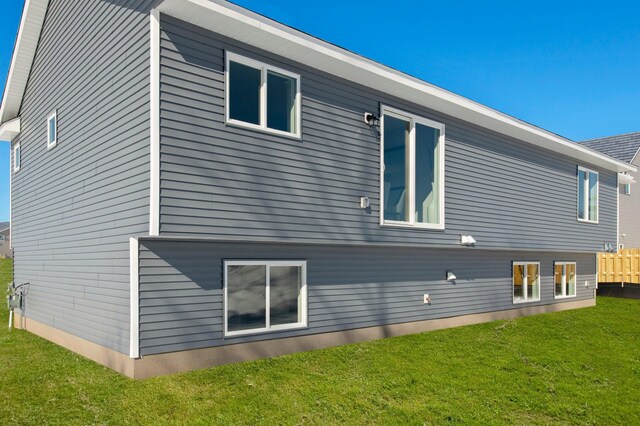 2135 Violet Ln, Faribault, MN 55021 - back of house featuring a yard