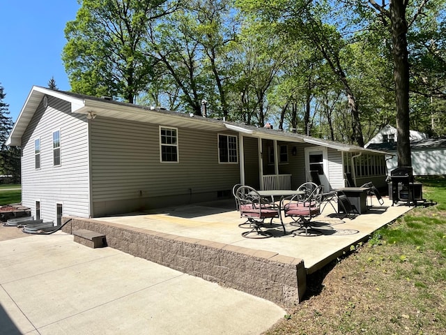 10306 Hemlock St NW, Annandale, MN 55302 - rear view of house with a patio area
