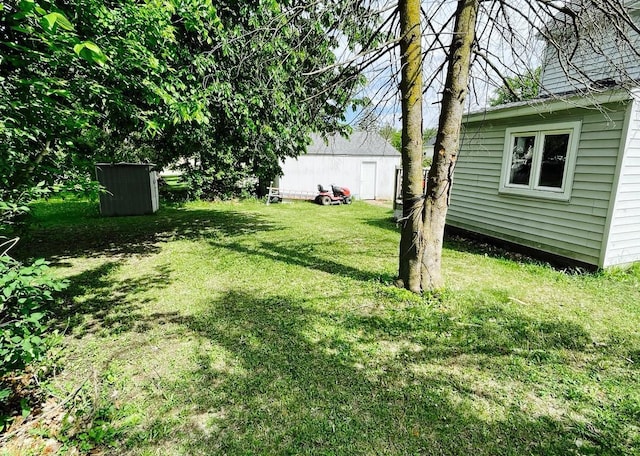415 Francis St, Faribault, MN 55021 - view of green lawn