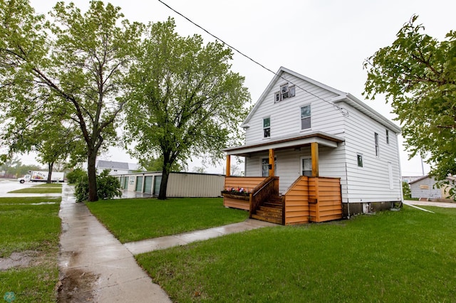 726 College St N, Fargo, ND 58102 - view of front of property featuring a front lawn and a porch