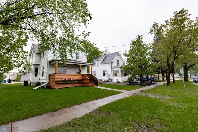 726 College St N, Fargo, ND 58102 - view of front of home featuring a front lawn and a porch
