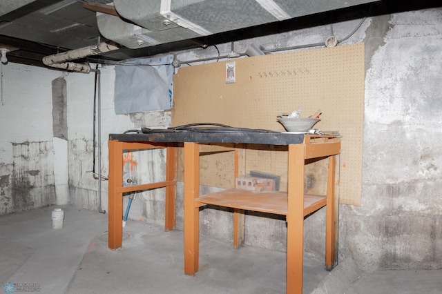 726 College St N, Fargo, ND 58102 - view of unfinished basement