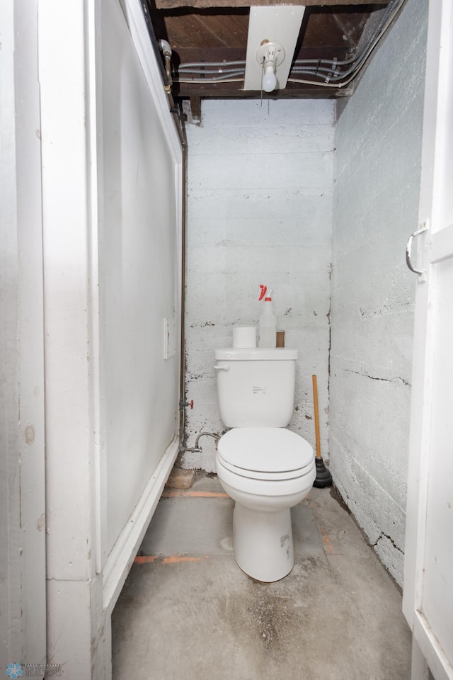 726 College St N, Fargo, ND 58102 - bathroom with toilet and concrete floors