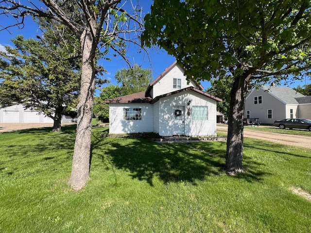404 1st St S, Hoffman, MN 56339 - view of front of property with a front lawn