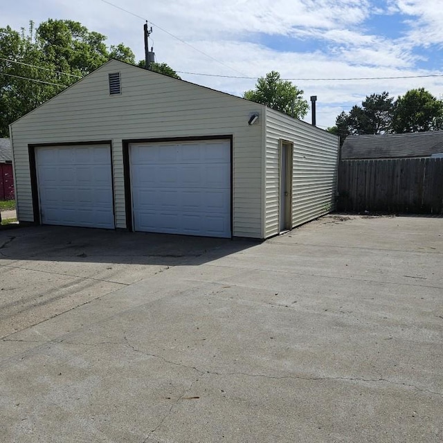 410 9th St, Morris, MN 56267 - view of detached garage