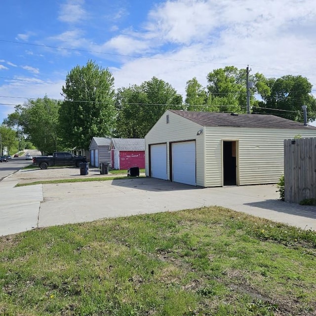 410 9th St, Morris, MN 56267 - view of detached garage
