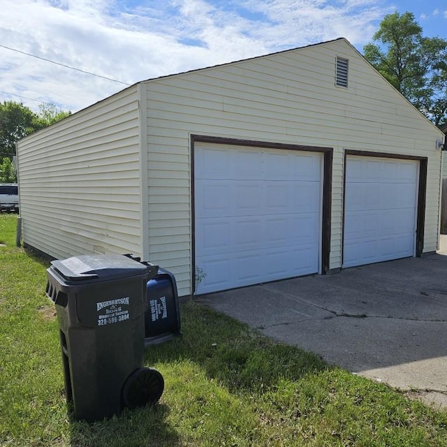 410 9th St, Morris, MN 56267 - view of detached garage