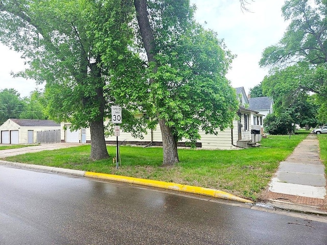 410 9th St, Morris, MN 56267 - obstructed view of property featuring a front yard and entry steps