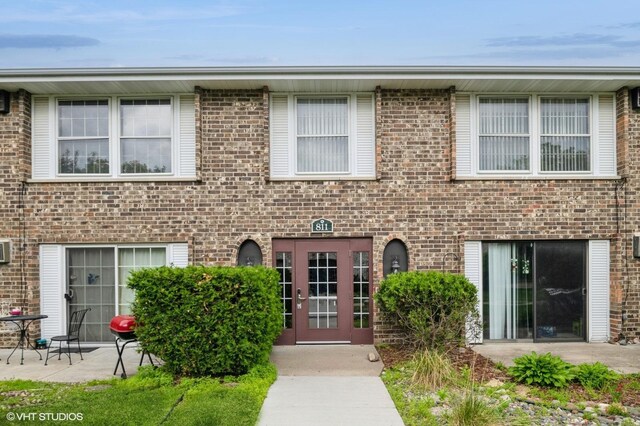 811 Smetana Rd Unit 8, Hopkins, MN 55343 - view of front facade with a patio and brick siding