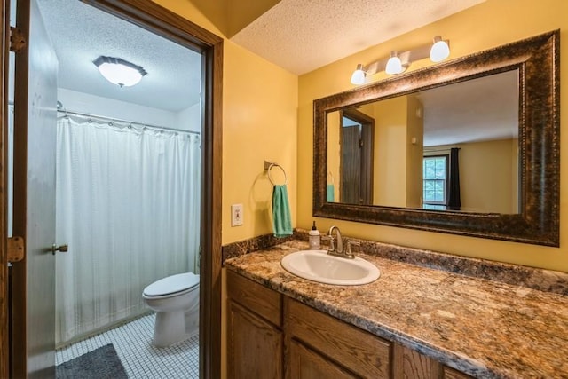 811 Smetana Rd Unit 8, Hopkins, MN 55343 - full bath featuring toilet, a textured ceiling, vanity, tile patterned floors, and curtained shower