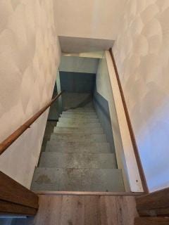 405 16th Ave NE, Waseca, MN 56093 - view of stairs