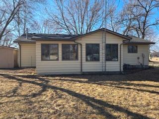 405 16th Ave NE, Waseca, MN 56093 - view of back of house