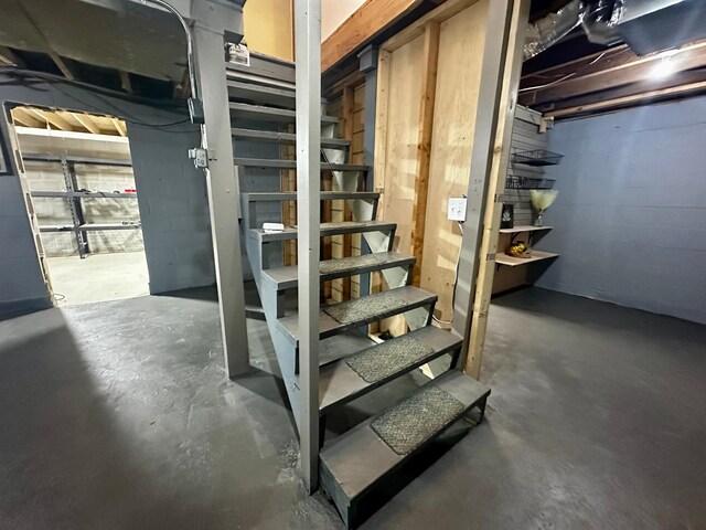 40580 Bow Trl, Nerstrand, MN 55053 - unfinished below grade area with stairway