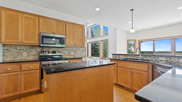 27285 Cambodia Ave, Castle Rock Twp, MN 55024 - kitchen featuring appliances with stainless steel finishes, a sink, a center island, recessed lighting, and a textured ceiling