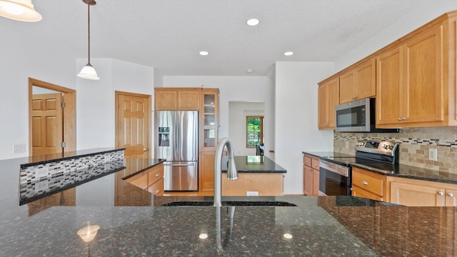 27285 Cambodia Ave, Castle Rock Twp, MN 55024 - kitchen with appliances with stainless steel finishes, a sink, backsplash, recessed lighting, and a center island