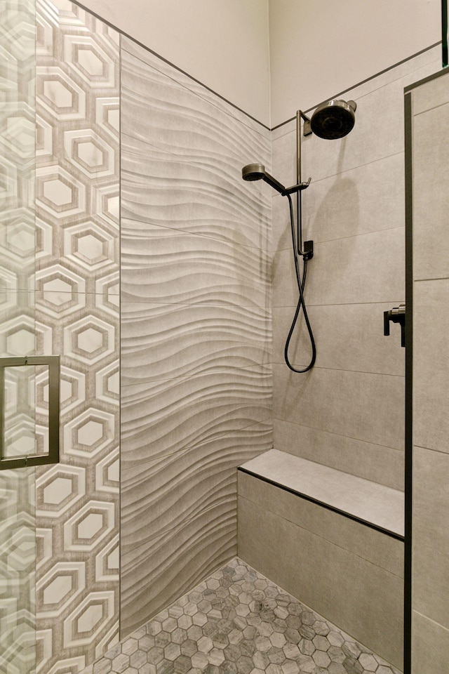 1405 Farm Rd, Chanhassen, MN 55318 - full bathroom featuring tiled shower