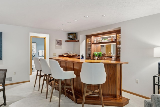 1405 Farm Rd, Chanhassen, MN 55318 - indoor wet bar featuring light colored carpet, baseboards, and recessed lighting