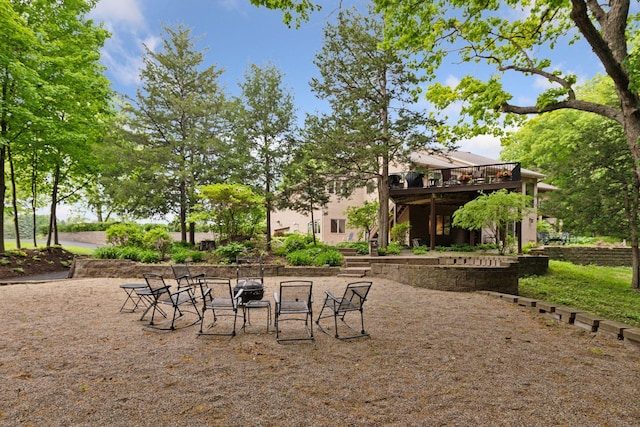 1405 Farm Rd, Chanhassen, MN 55318 - surrounding community featuring a wooden deck