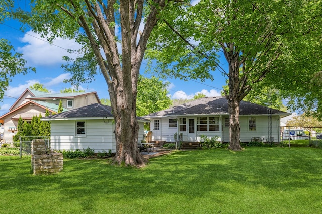 613 9th St NW, Faribault, MN 55021 - back of property with entry steps