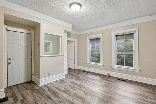 481 Edmund Ave, Saint Paul, MN 55103 - spare room with wood finished floors, a textured ceiling, and baseboards