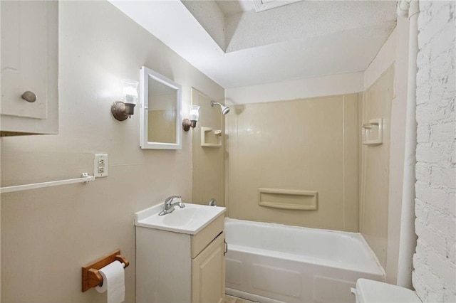 481 Edmund Ave, Saint Paul, MN 55103 - full bathroom with vanity, shower / bath combo, and toilet