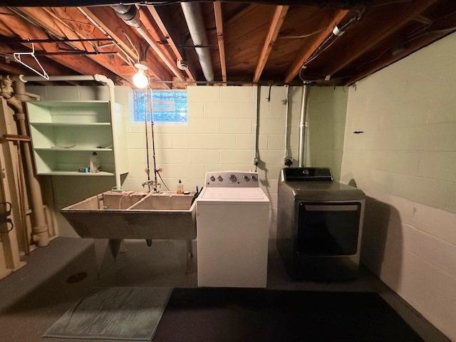 4845 15th Ave S, Minneapolis, MN 55417 - laundry room with washer and clothes dryer