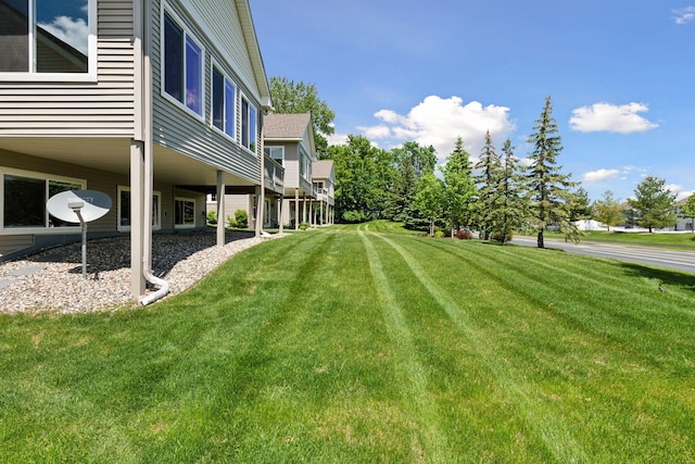 525 Roanoke Ct, Waconia, MN 55387 - view of grassy yard